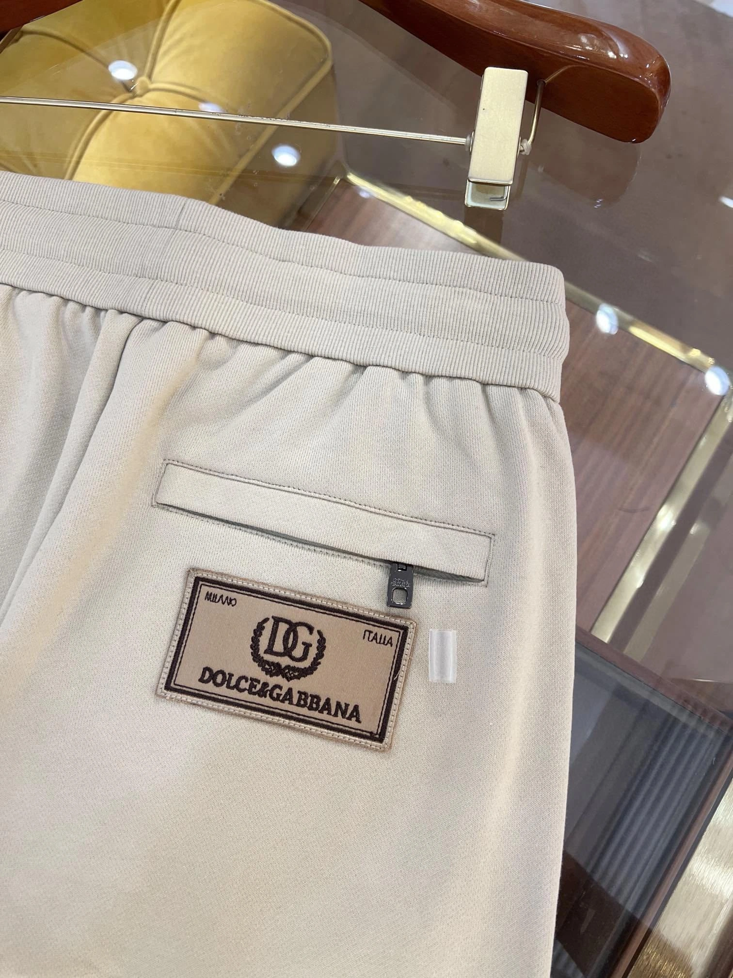 wg.luxury- 4o835& embroidery logo item:D-F409J1907